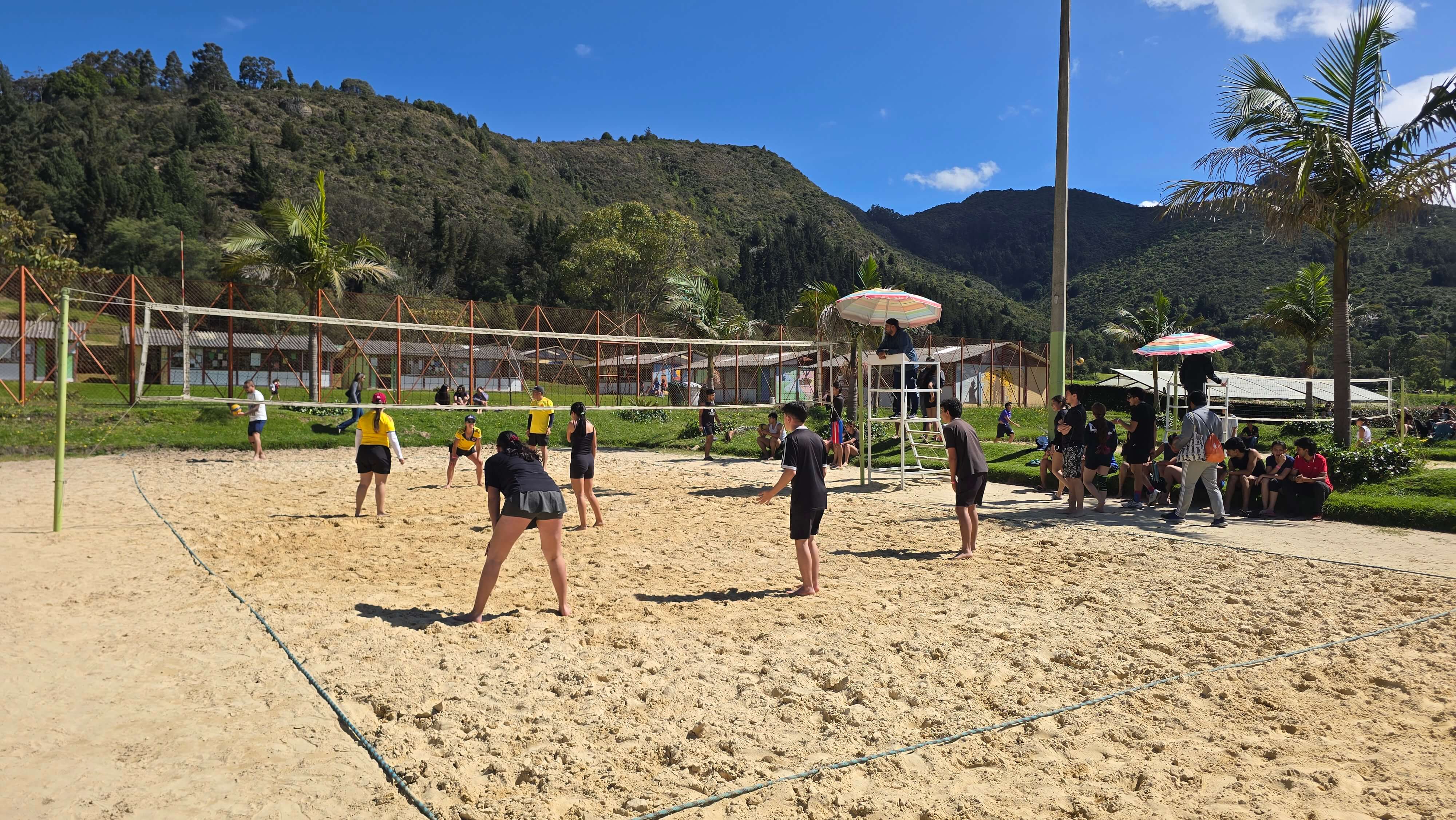 Torneos de Cuartetos de Voleibol y Fútbol